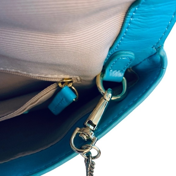 Turquoise leather&natural straw crossbody or clutch gold lock & removable chain - Picture 6 of 13